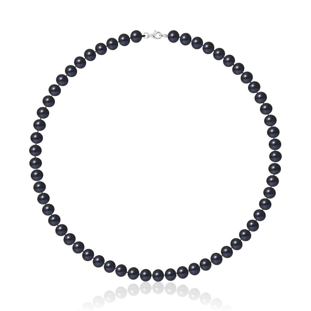 un collier de perles noires