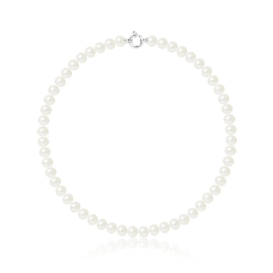 un collier de perles de culture blanches