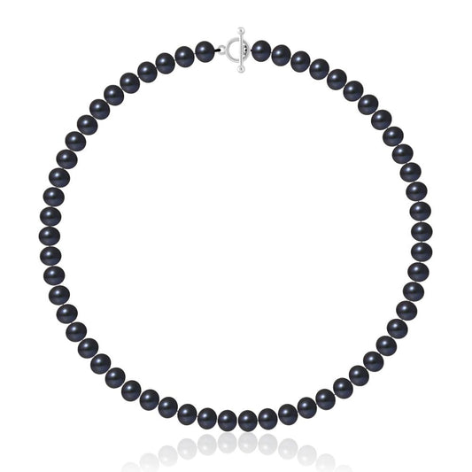 un collier de perles noires