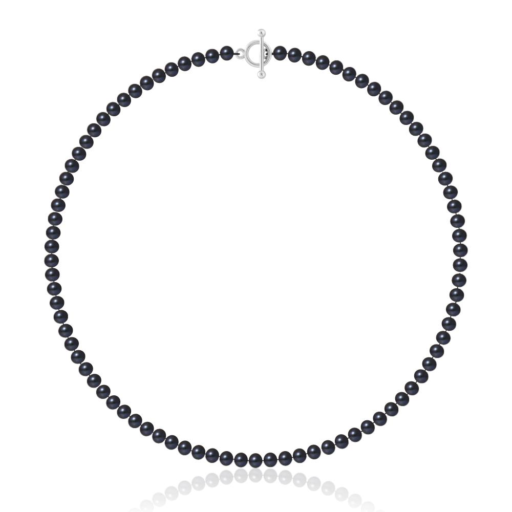 un collier de perles noires