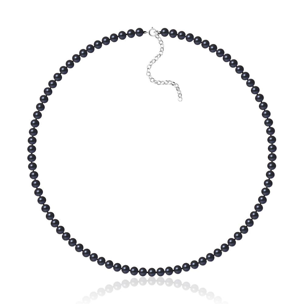 un collier de perles noires