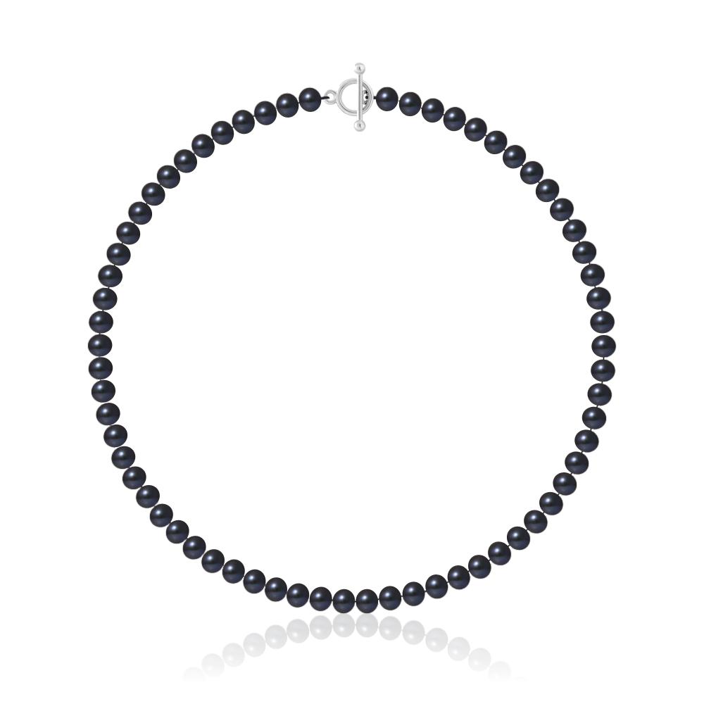 un collier de perles noires