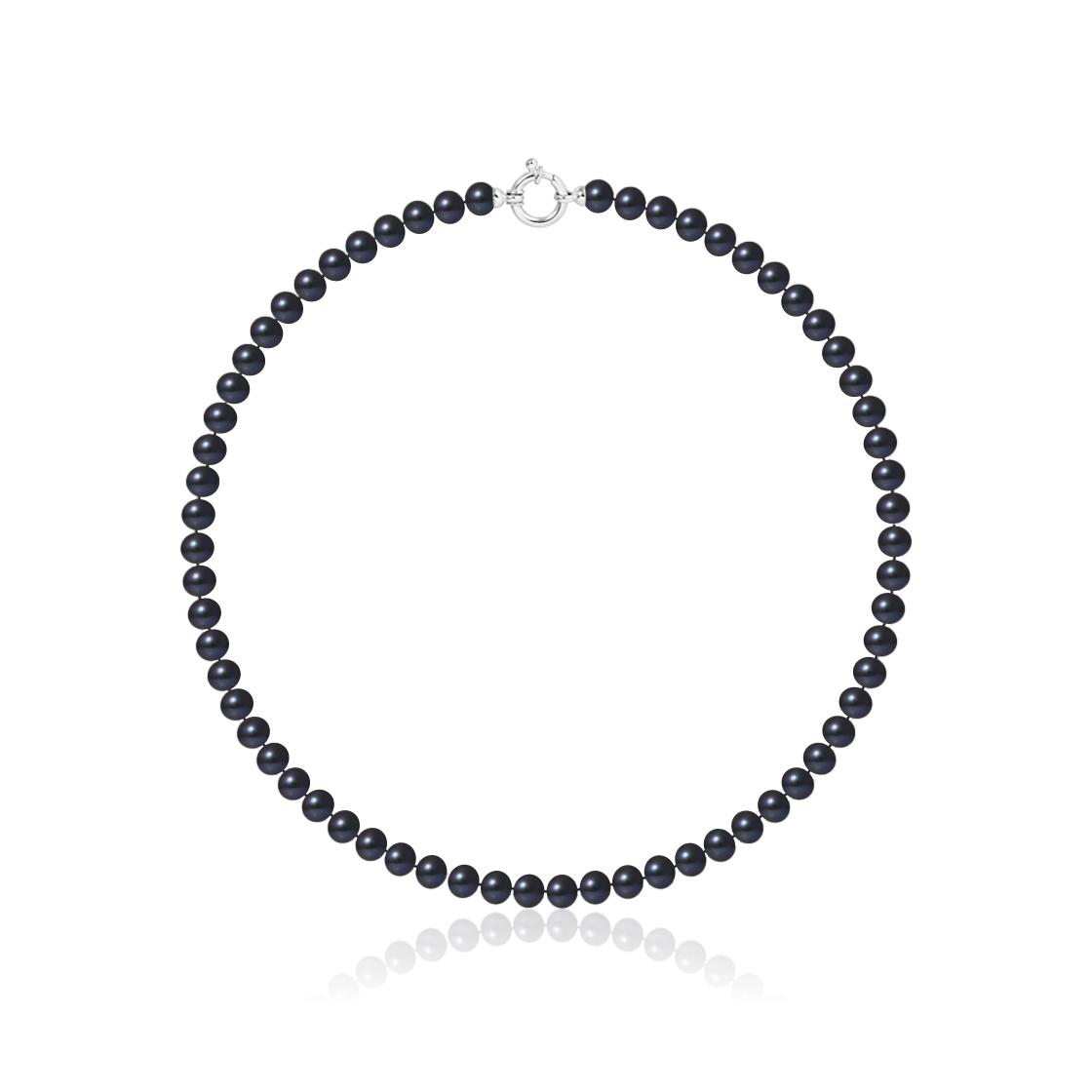 un collier de perles noires