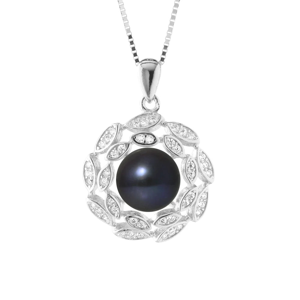 un pendentif en perles noires et diamants