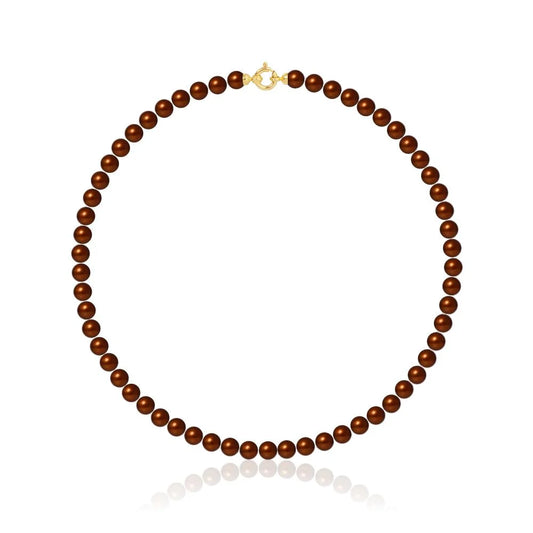 un collier de perles brunes