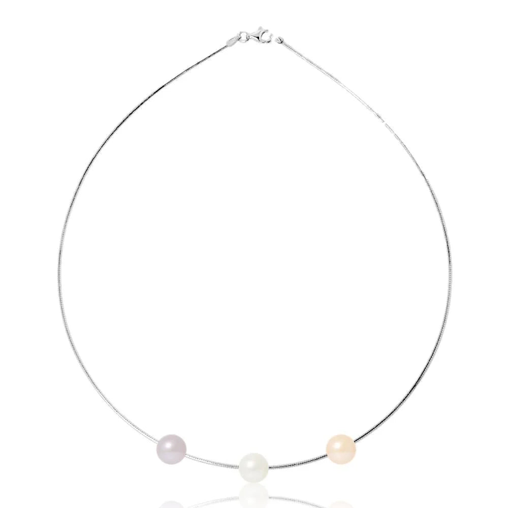 un collier de perles blanches et roses