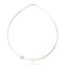 un collier de perles blanches et roses