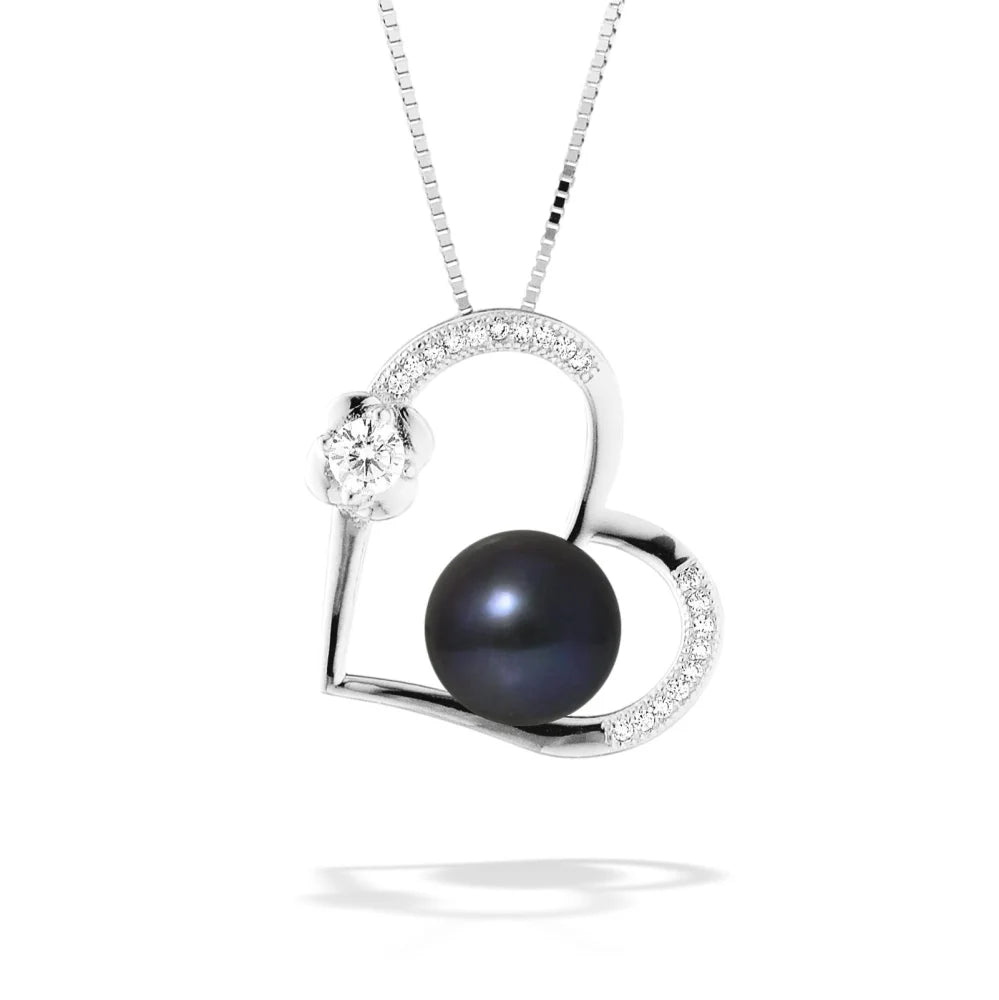 un pendentif en forme de cœur en perles noires et diamants