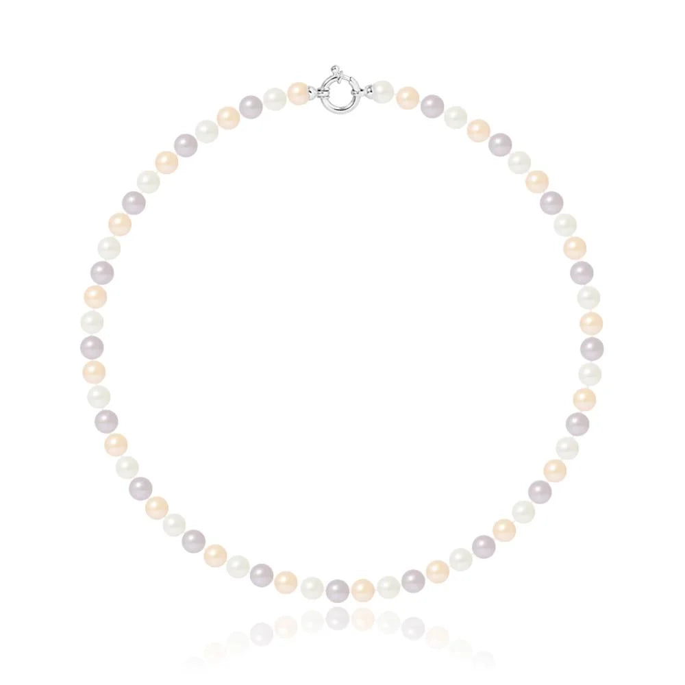 un collier de perles de culture avec une perle blanche et une perle rose