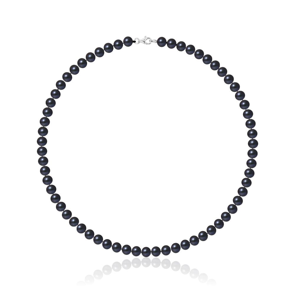 un collier de perles noires