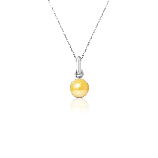 un pendentif en jade jaune avec une chaîne en argent