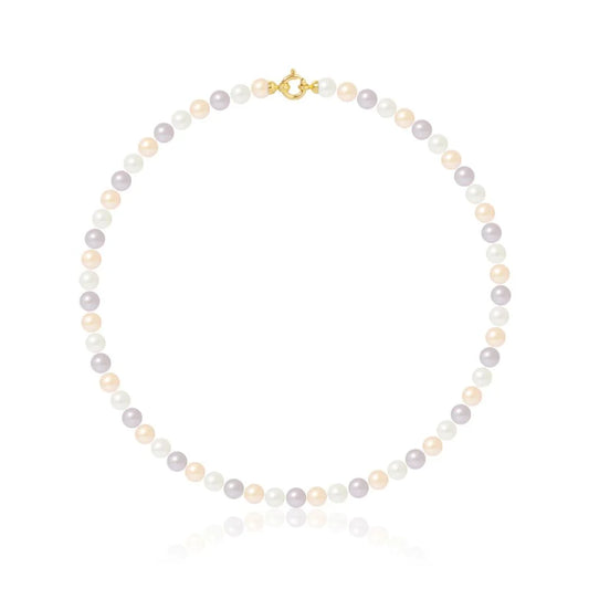 un collier de perles avec un fermoir en or