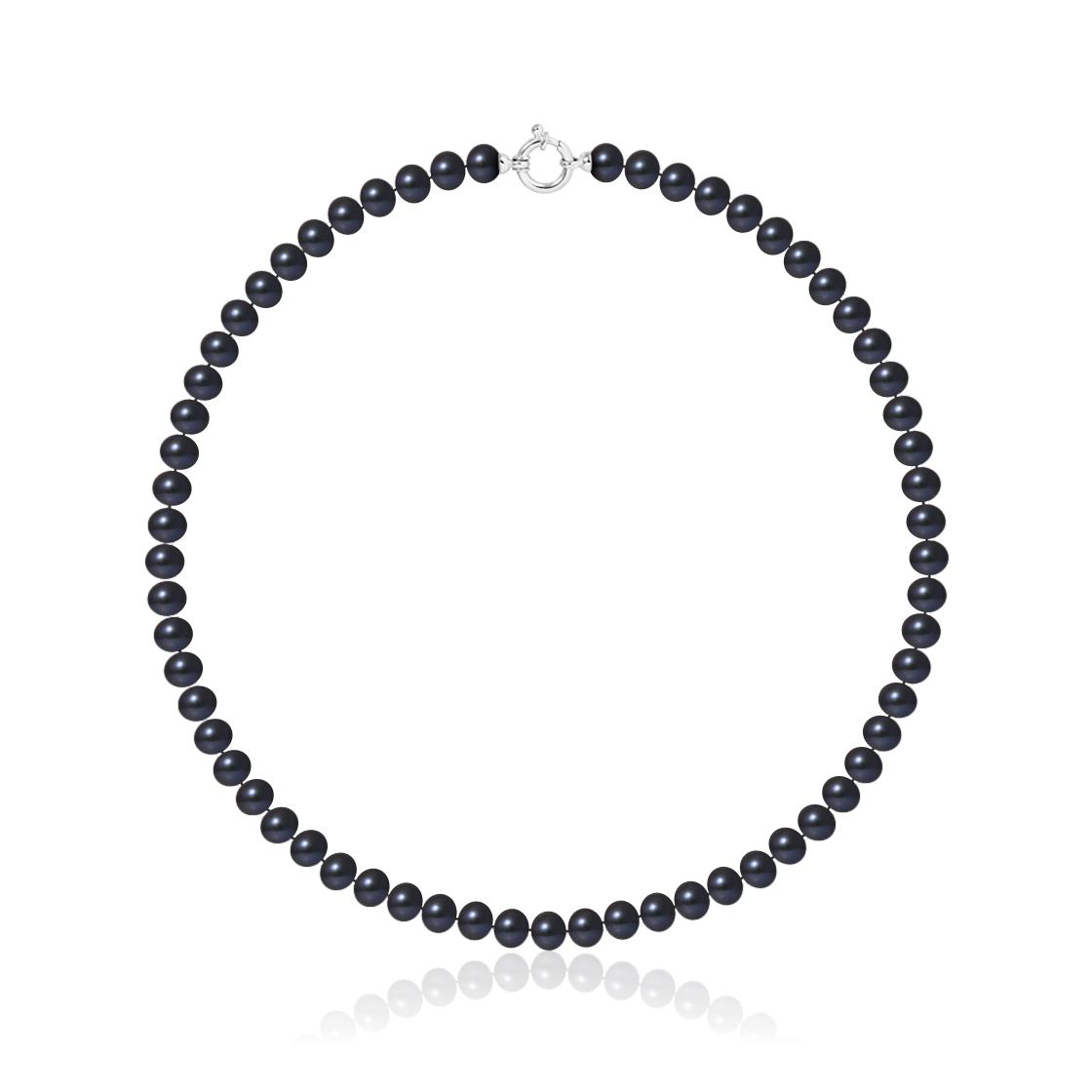 un collier de perles noires