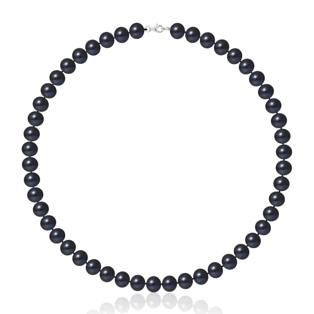 un collier de perles noires