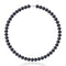 un collier de perles noires