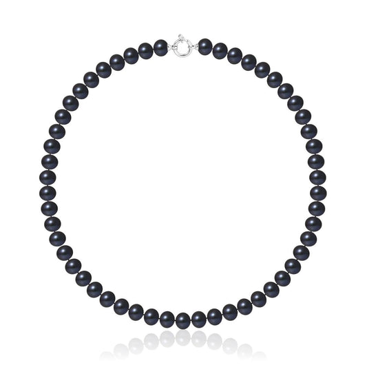 un collier de perles noires