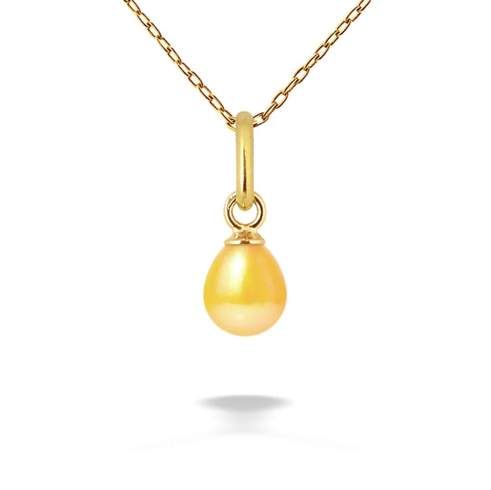 un pendentif en perle jaune sur une chaîne en or