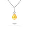 un pendentif en perle jaune sur une chaîne