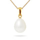 un pendentif en perle blanche sur une chaîne en or