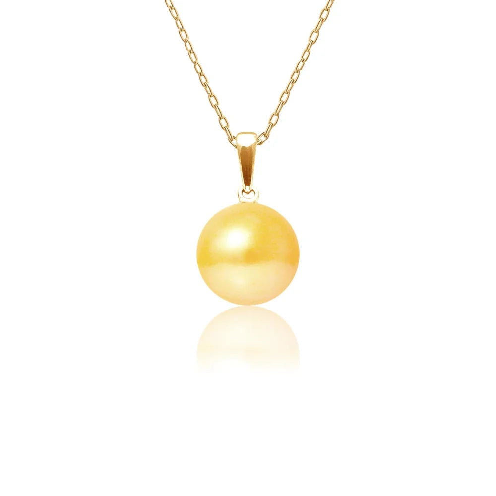 un pendentif en perle jaune sur une chaîne en or