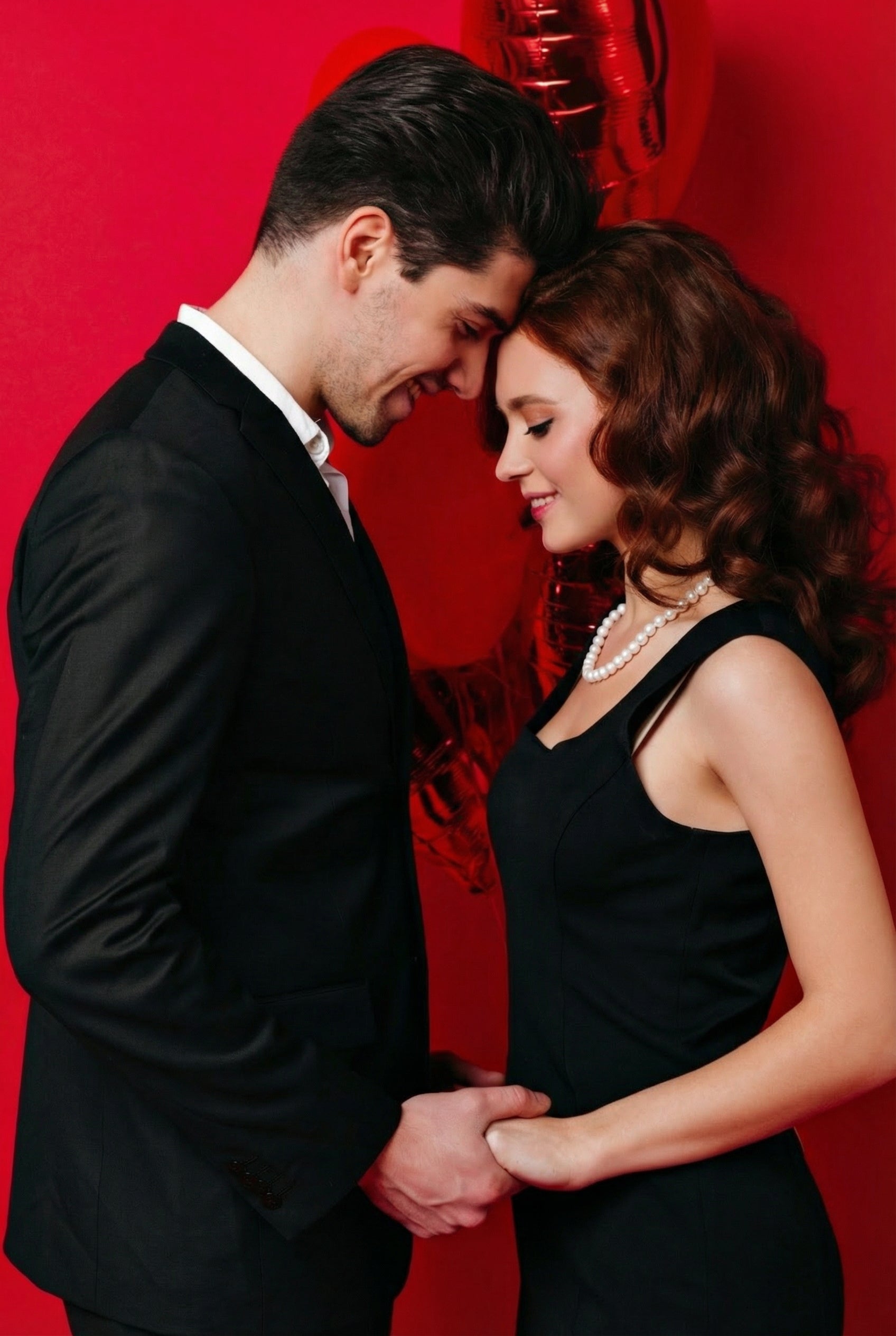 un couple qui célèbre la Saint-Valentin ensemble